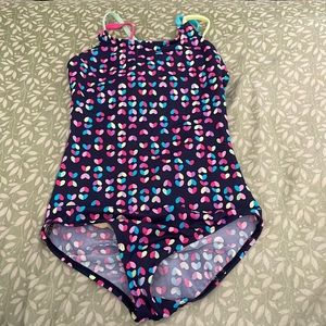 Really cute girl swimsuit!